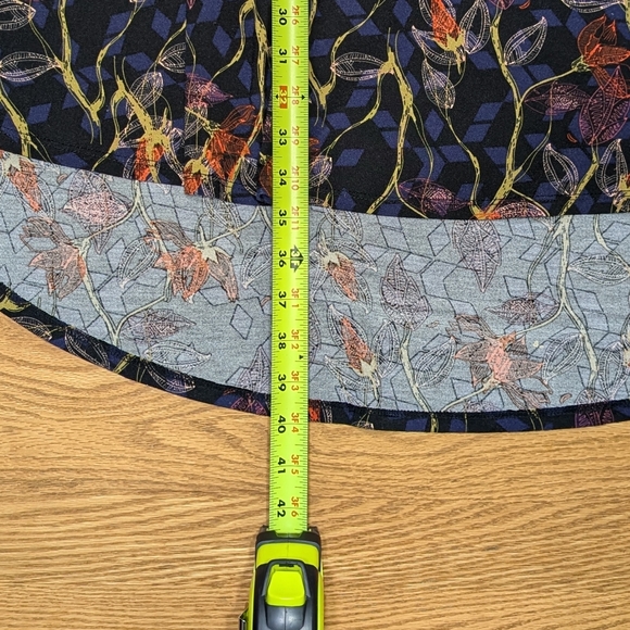 LuLaRoe NWoT XXS "Carly" Style High-Low Shirt Dress Short Sleeve Lightweight - Picture 6 of 10